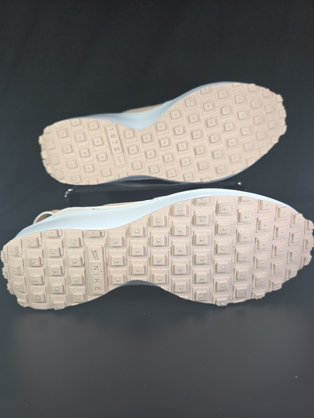 Women's Nike Waffle Debut Sneakers
Size: Women's 10 - Picture 9 of 11